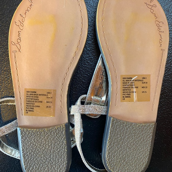 NWOT Gold Glitter GIGI Charm Kids Sandal Size 3 - Picture 4 of 4